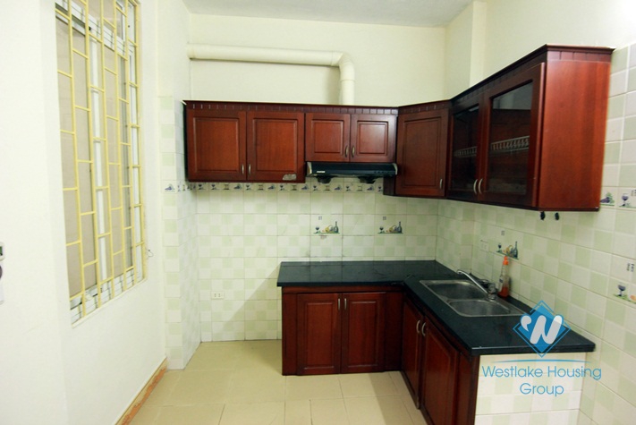 Cheap unfurnished 4 bedrooms for rent in Tayho area 